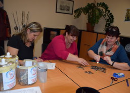 2.12.2019 Rozpečetění kasiček (zleva: Škodová Martina, Pavla Brodinová, Dagmar Žáková)