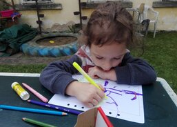 Další z malých soutěží byla namalovat "vizitku" rodiny - tedy něco o sobě, co bych chtěl sdělit jiným.